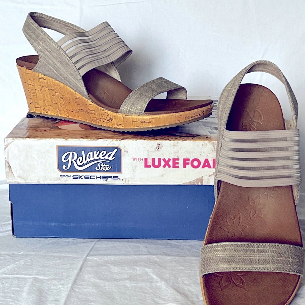Sketchers “Beverley Smitten Kitten “. Size 9 Taupe